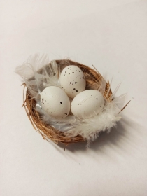 Gniazdo z biaymi 3 jajeczkami przepirczymi 1szt.