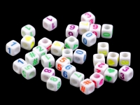 Koraliki moduowe plastikowe kostka 6x6mm cyfry 50